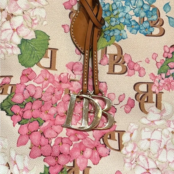 DOONEY & BOURKE Hydrangeas Monogram Tote Bag - Picture 3 of 10